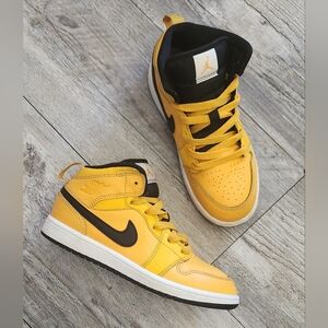 Air Jordan 1 Mid PS University Gold Black White